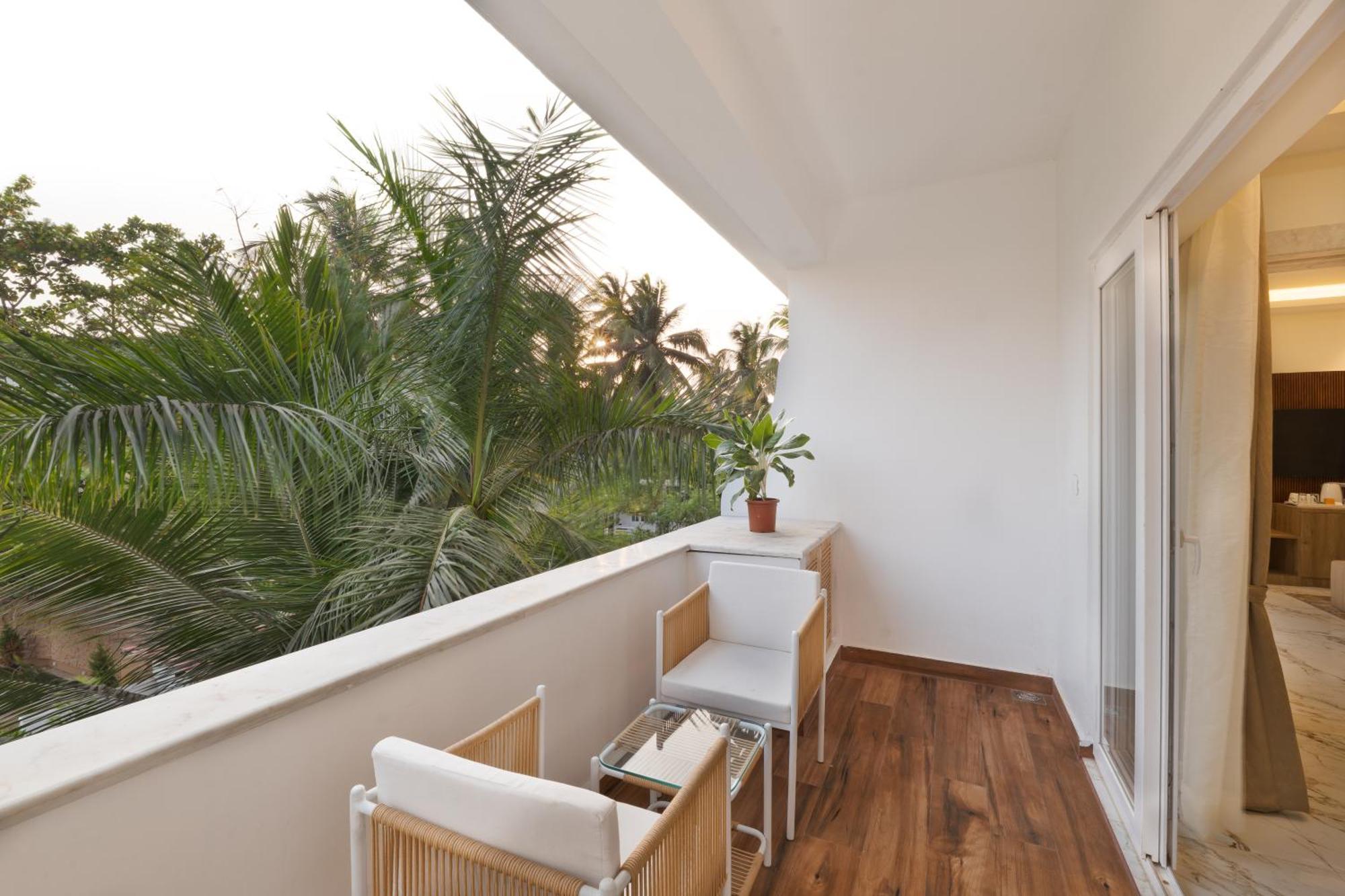 White Wharf Beach Resort Morjim Goa Екстериор снимка