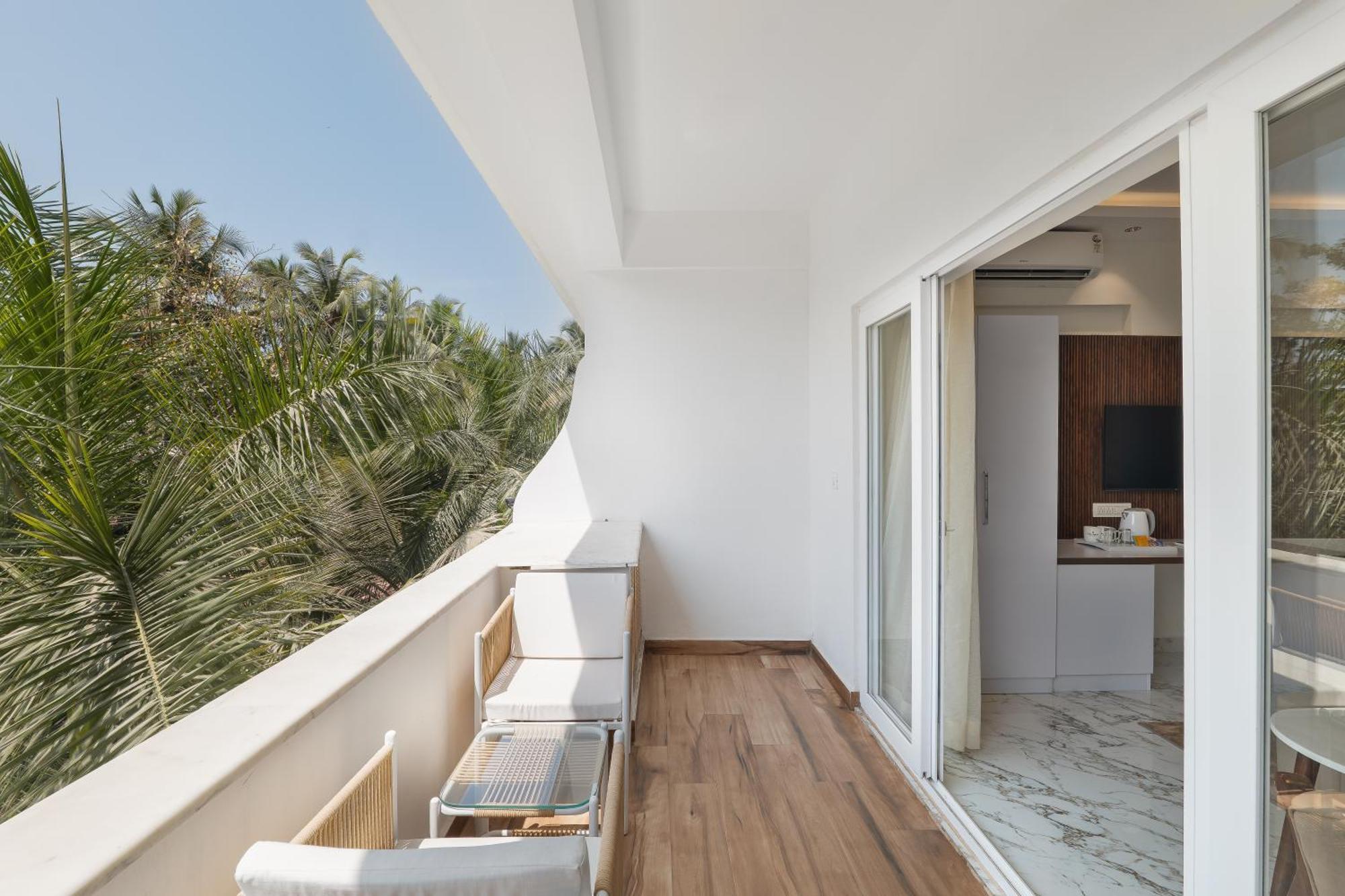 White Wharf Beach Resort Morjim Goa Екстериор снимка