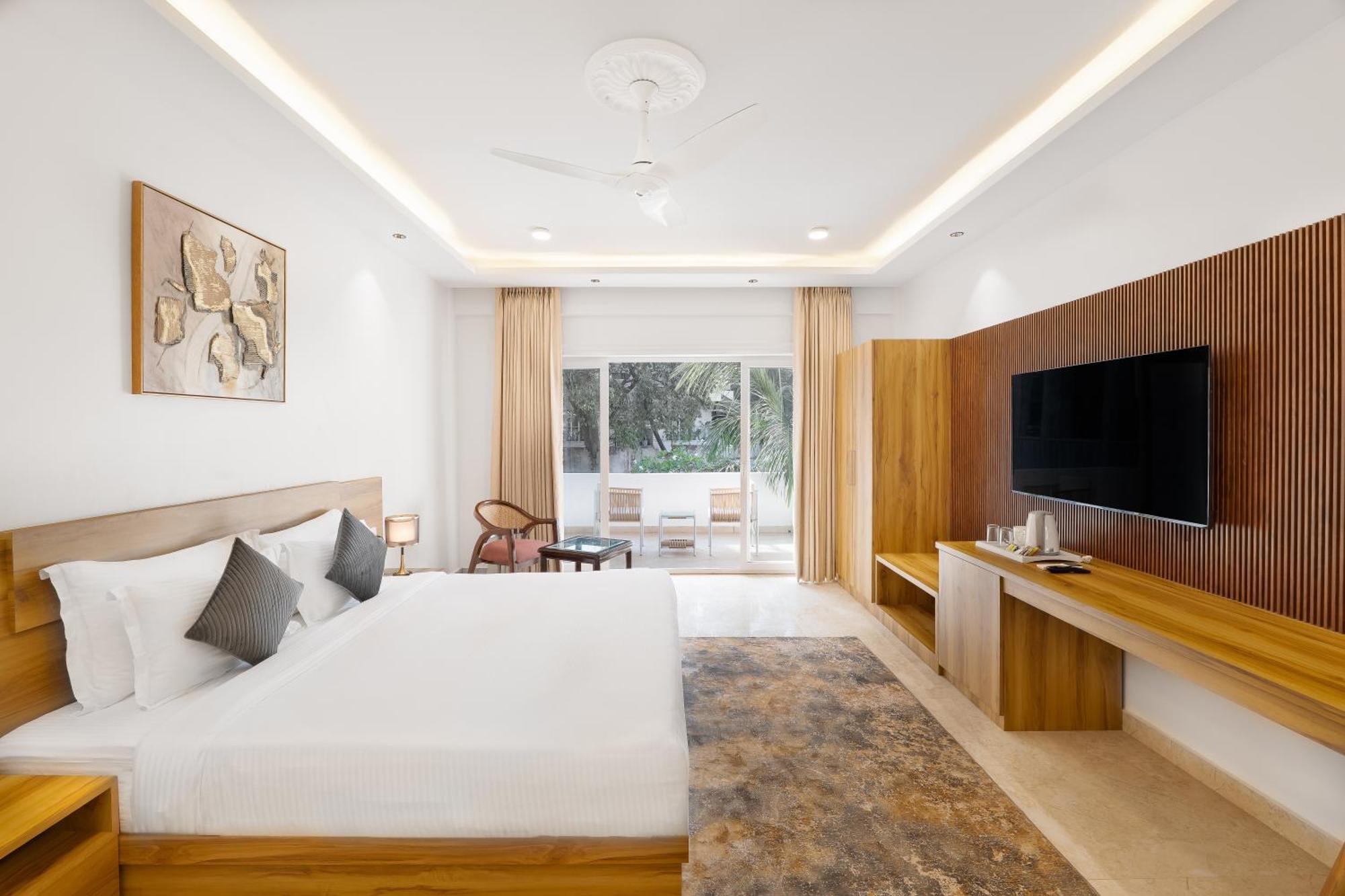 White Wharf Beach Resort Morjim Goa Екстериор снимка