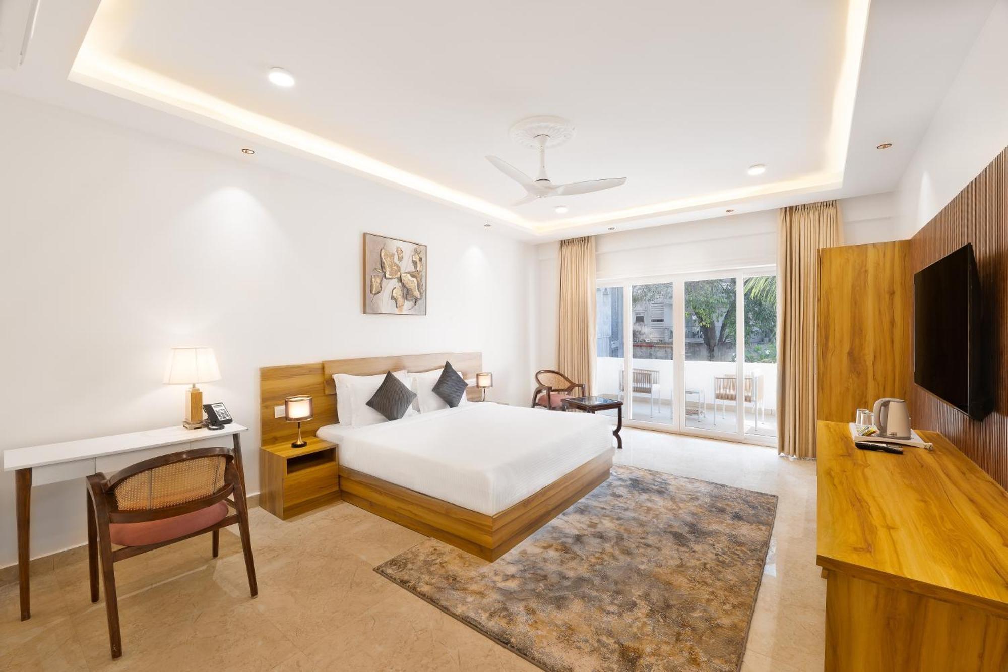 White Wharf Beach Resort Morjim Goa Екстериор снимка