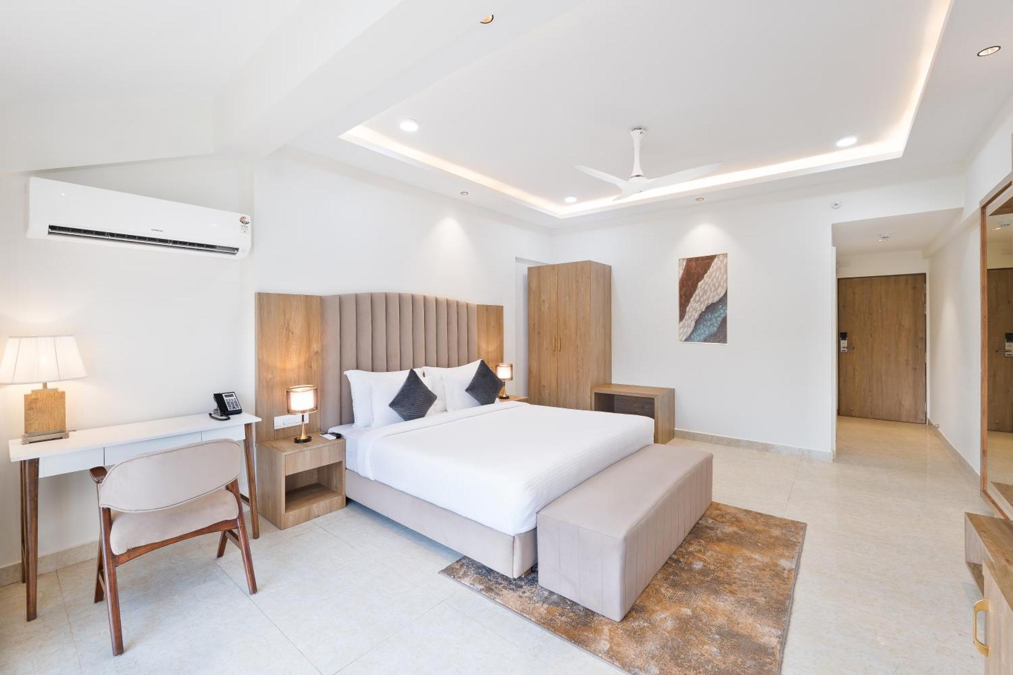 White Wharf Beach Resort Morjim Goa Екстериор снимка