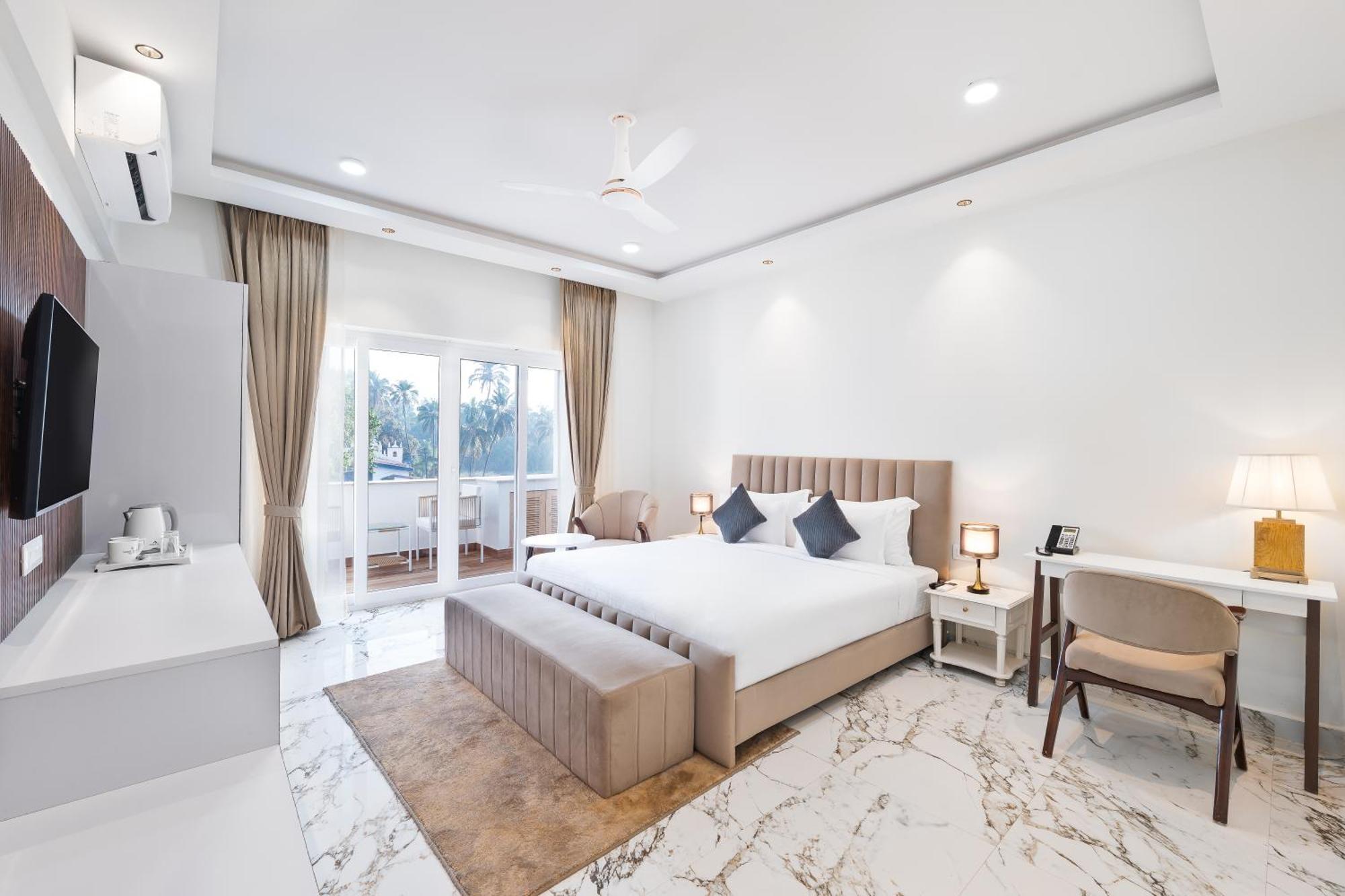 White Wharf Beach Resort Morjim Goa Екстериор снимка