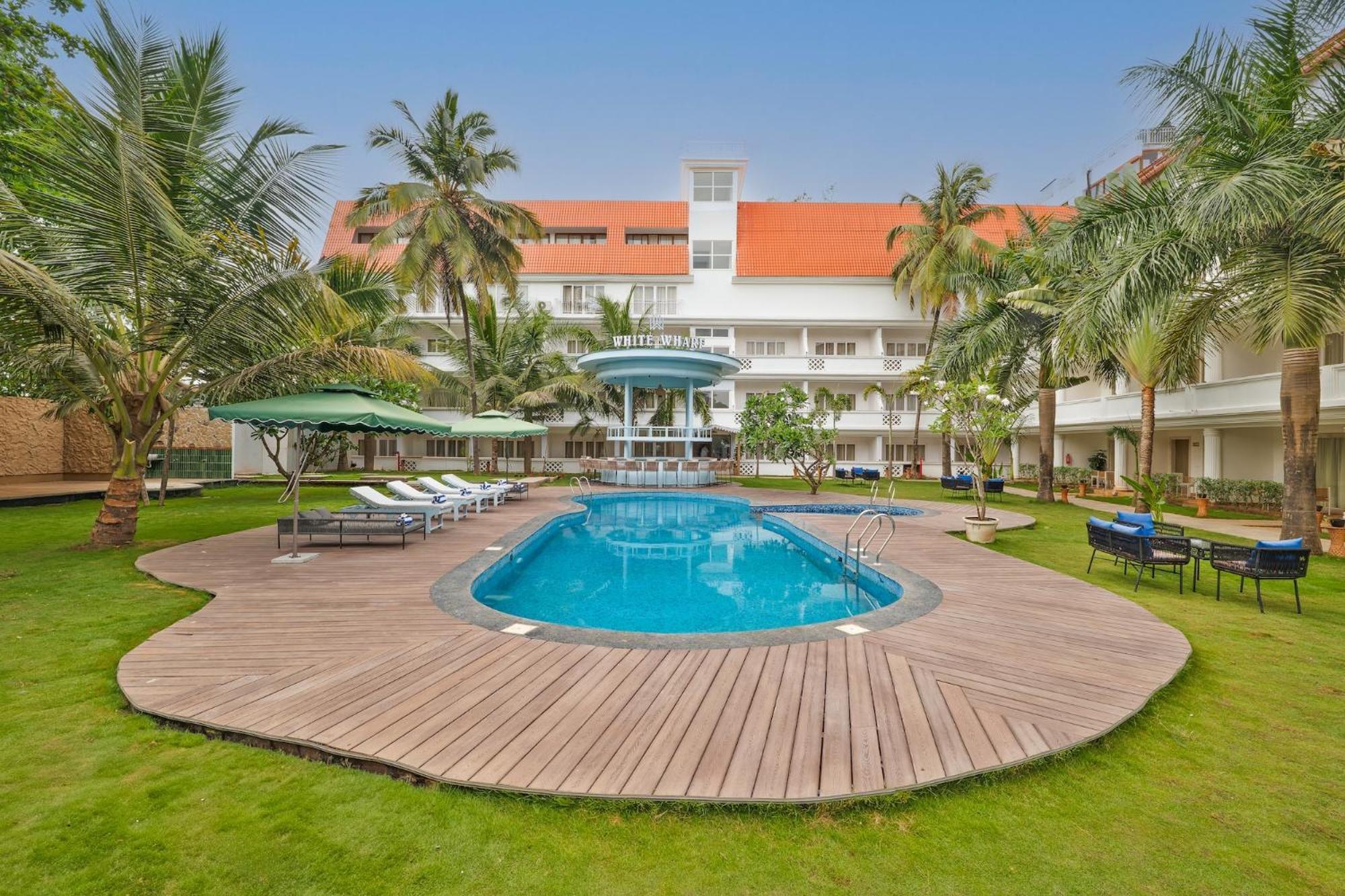 White Wharf Beach Resort Morjim Goa Екстериор снимка